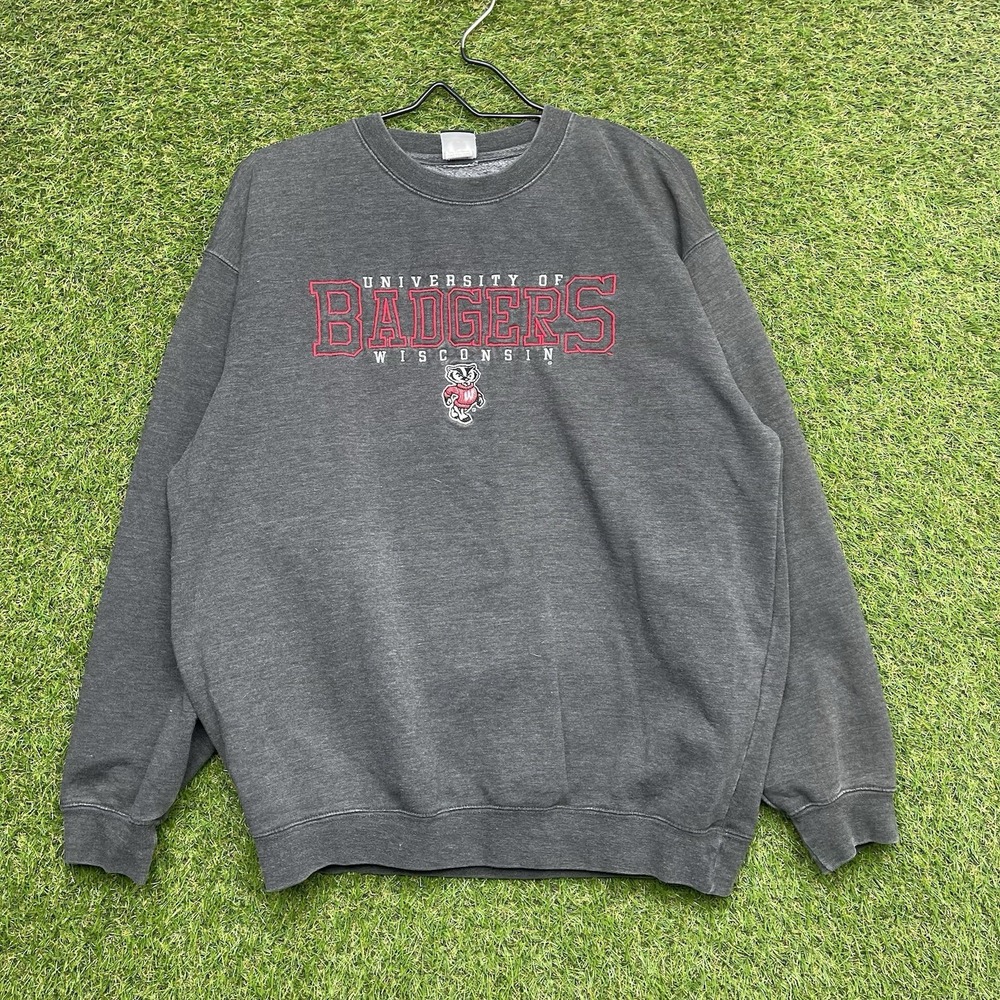 Vintage Wisconsin Badgers Sweatshirt Mens Large USA Made NCAA Crew Neck Grey